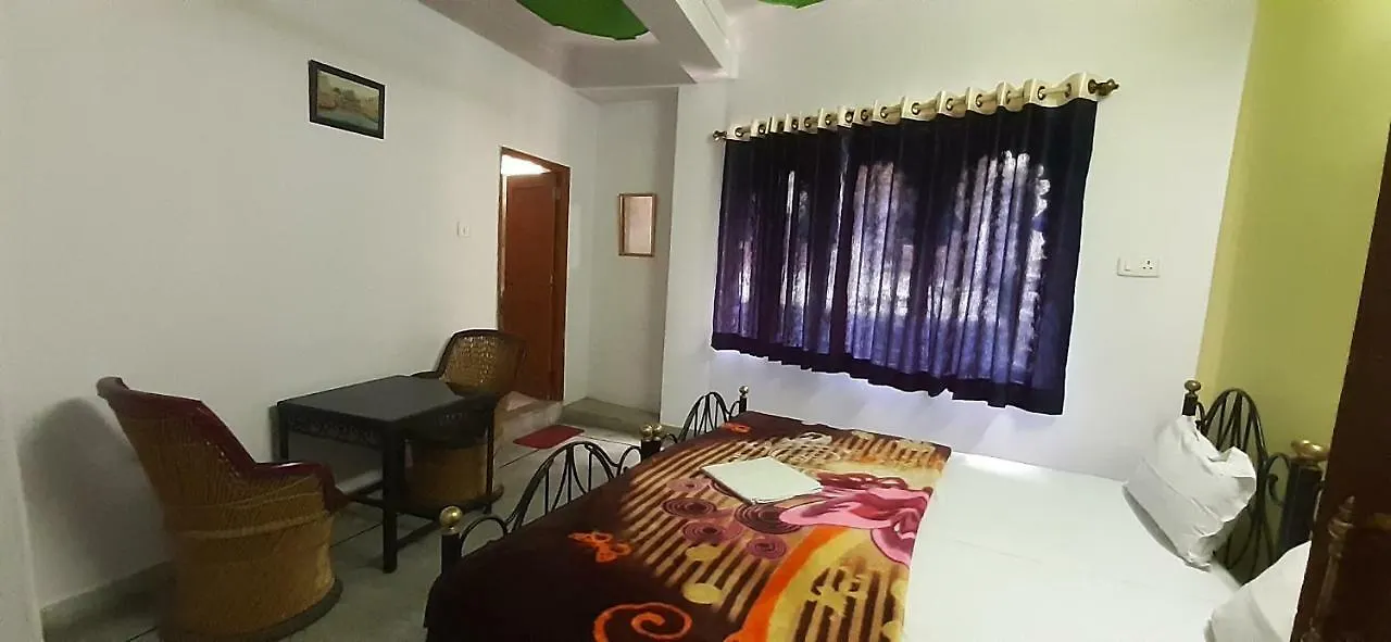 Hotel Ishwar Palace Udaipur 2*,  India